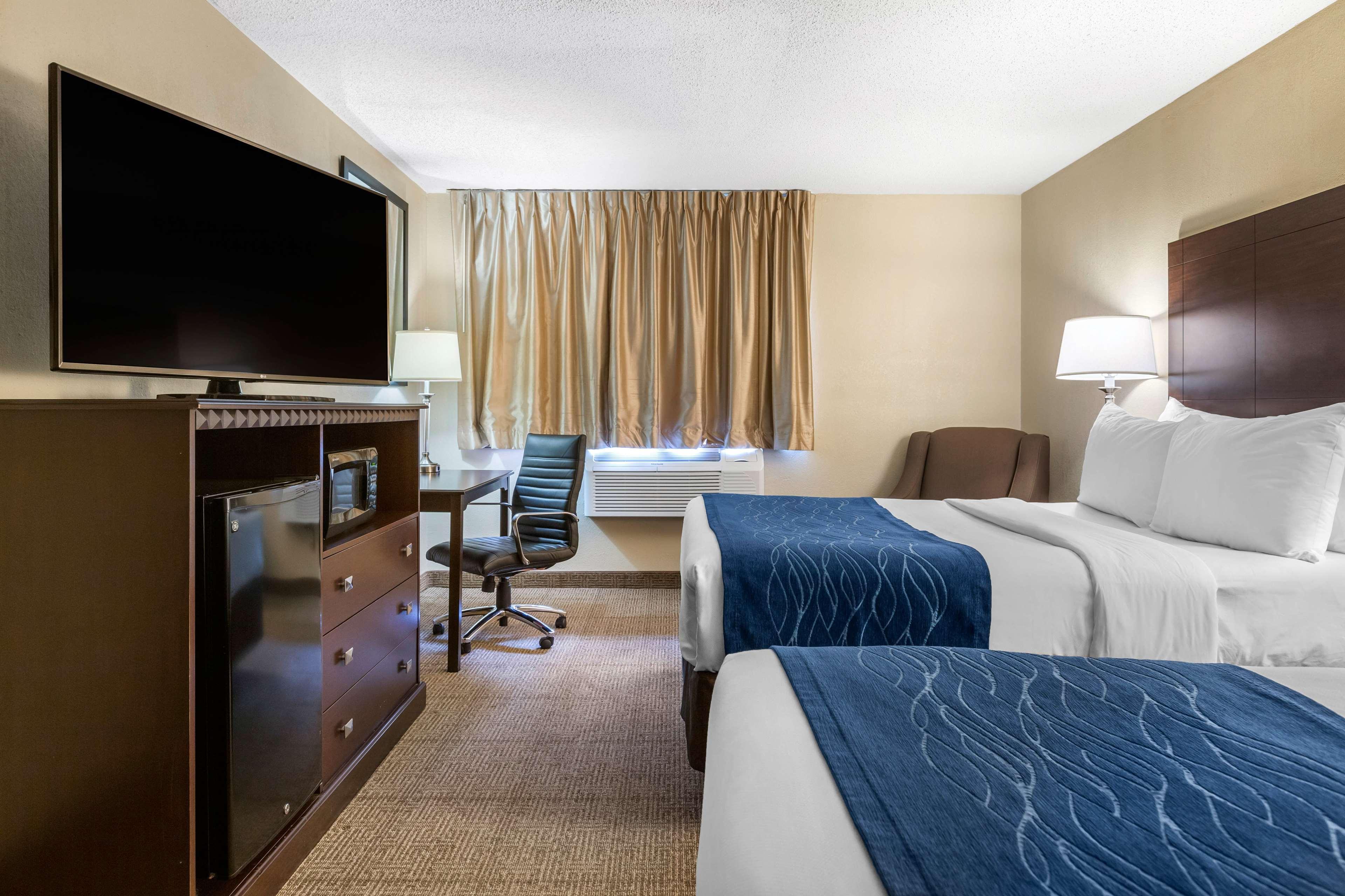 Comfort Grand Rapids Airport 2*